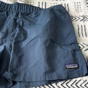Patagonia Navy Shorts mid rise size M
